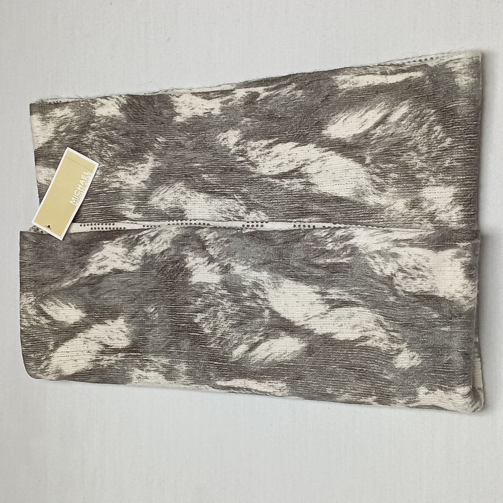 Michael Kors Authentic knit Infinity Scarf gray/white Reversible MK logo